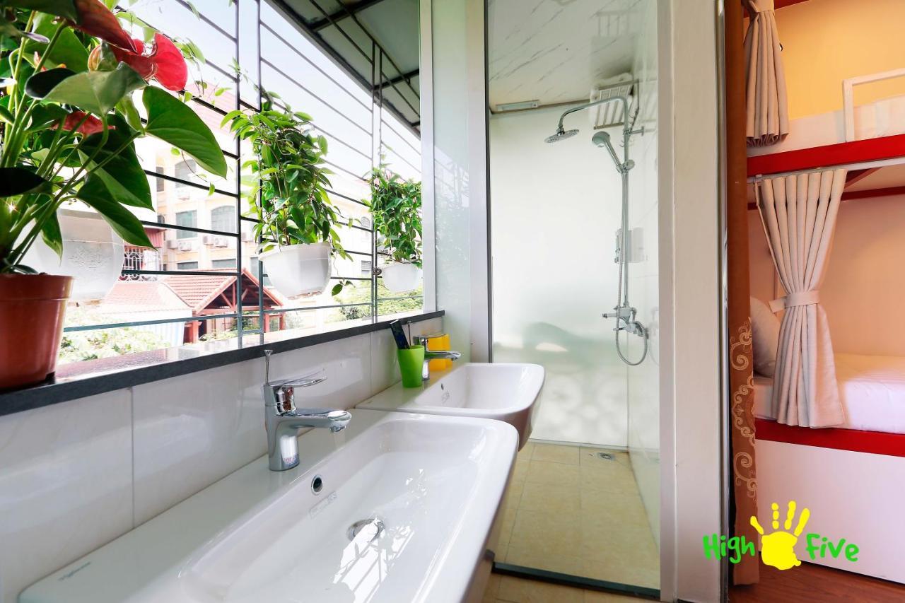 High Five Auberge de jeunesse *