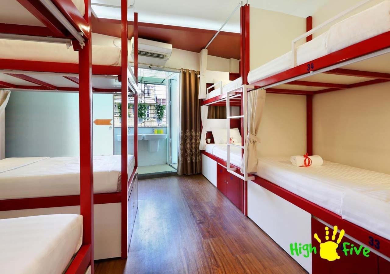Auberge de jeunesse High Five *