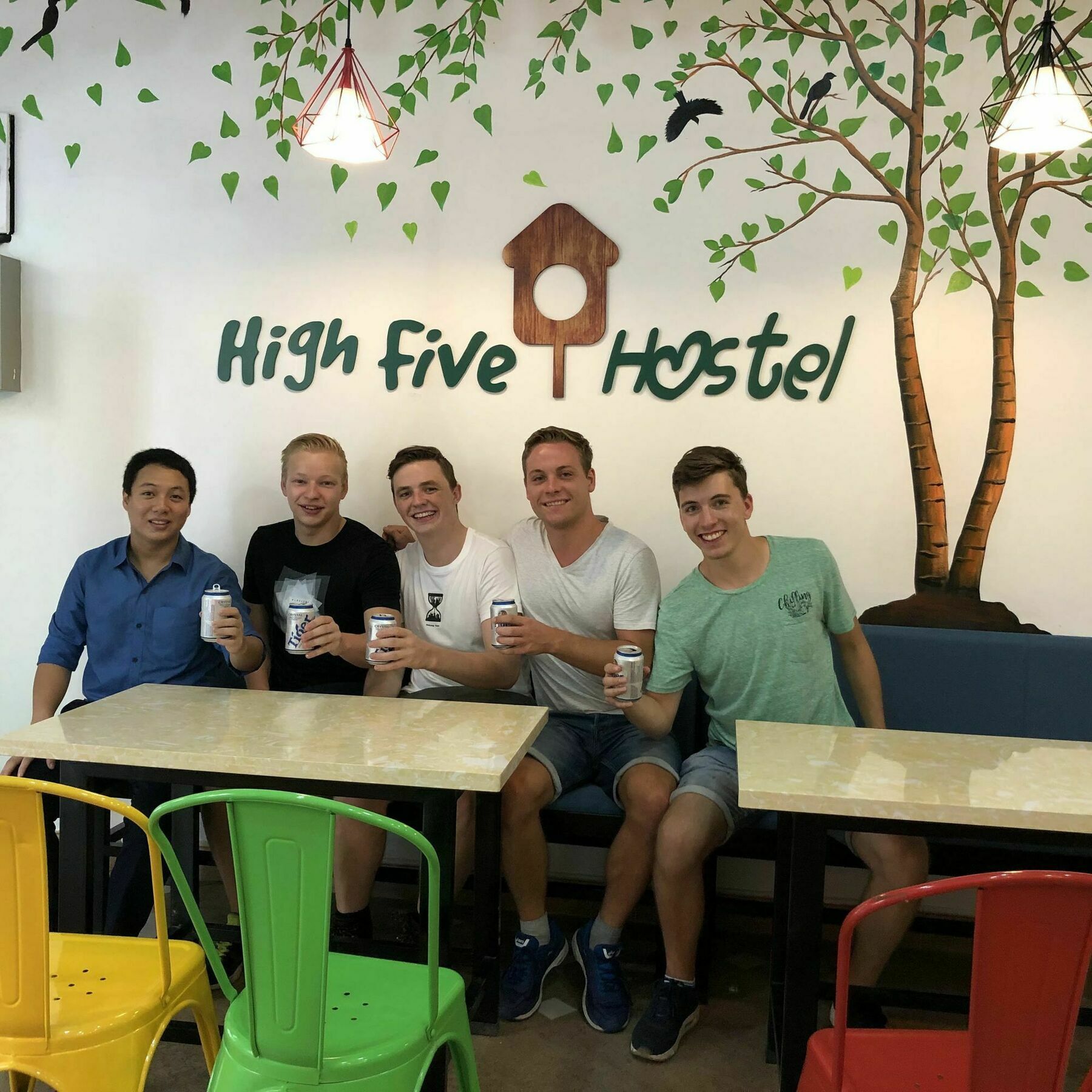 Auberge de jeunesse High Five *